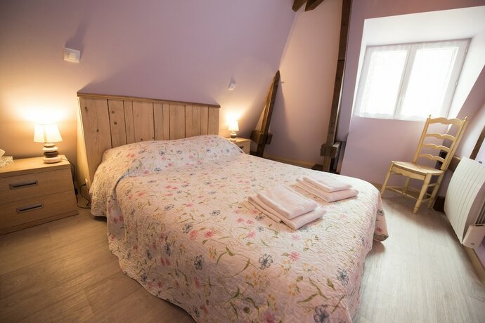 Imagen de la habitación del Hotel Logis H&ocirc;tels - H&ocirc;tel Restaurant Domaine Les Falaises. Foto 17