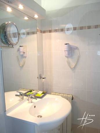 Imagen de la habitación del Hotel Logis Hostellerie Des Ducs. Foto 4