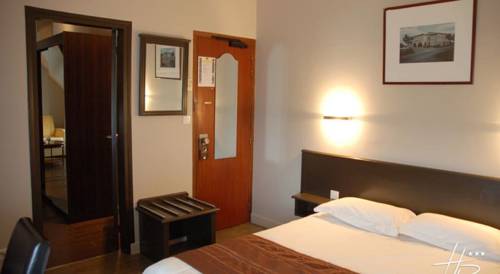 Imagen de la habitación del Hotel Logis Hostellerie Des Ducs. Foto 12