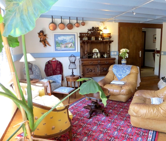 Imagen de los interiores del Hotel Logis Hostellerie Du Clos Pit&eacute;. Foto 19