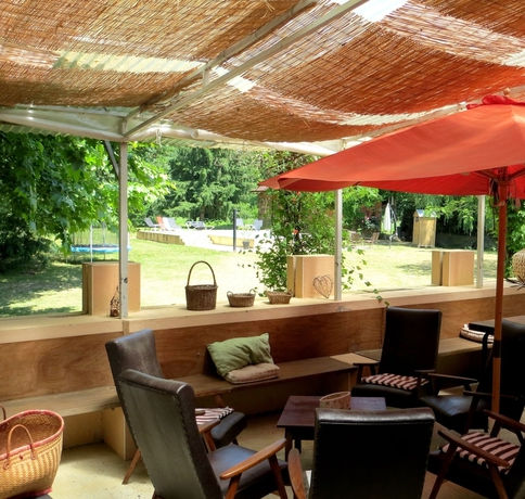 Imagen de los exteriores del Hotel Logis Hostellerie Du Clos Pit&eacute;. Foto 12