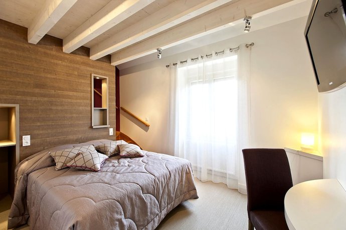 Imagen de la habitación del Hotel Logis Hostellerie St Germain. Foto 15