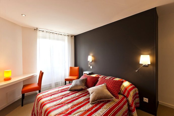 Imagen de la habitación del Hotel Logis Hostellerie St Germain. Foto 16