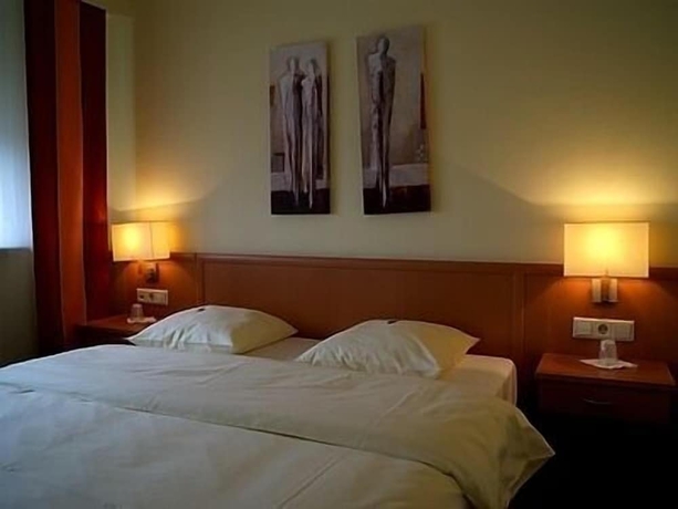 Imagen de la habitación del Hotel Logis Hotel Acacia. Foto 3