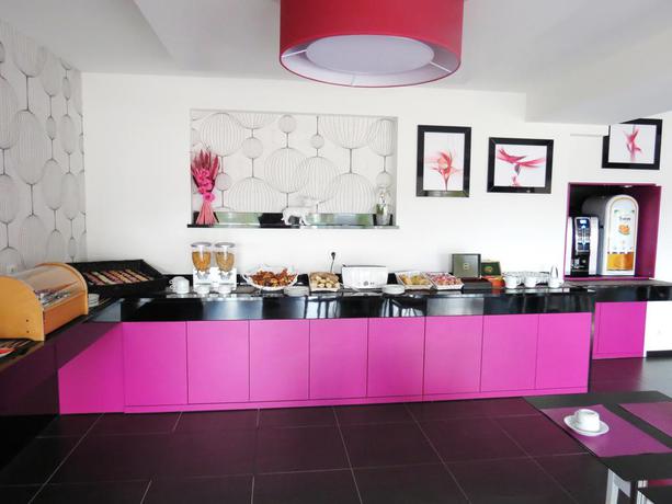 Imagen del bar/restaurante del Hotel Logis Hotel Perla Riviera & Restaurant. Foto 3