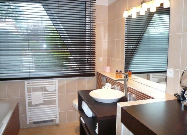 Imagen de la habitación del Hotel Logis Hotels, H&ocirc;tel Aquilon, Saint-Nazaire. Foto 5