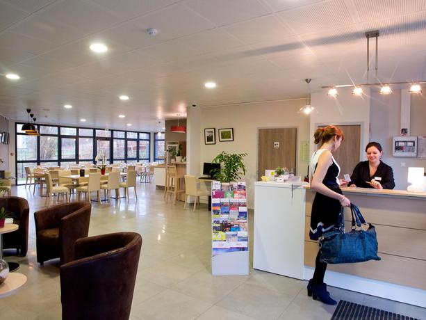 Imagen de los interiores del Hotel Logis - La Chambre D'amiens. Foto 8