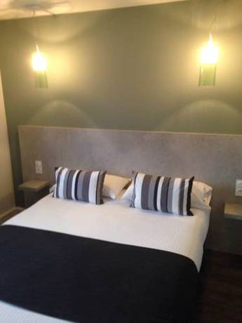 Imagen de la habitación del Hotel Logis La Fontaine. Foto 4