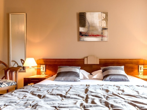 Imagen de la habitación del Hotel Logis La Grassinais Saint-malo. Foto 15