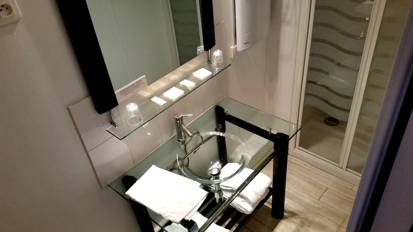 Imagen de la habitación del Hotel Logis La Promenade. Foto 3