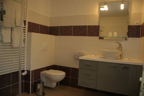 Imagen de la habitación del Hotel Logis La Sapini&egrave;re. Foto 3