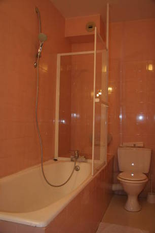 Imagen de la habitación del Hotel Logis La Sapini&egrave;re. Foto 5