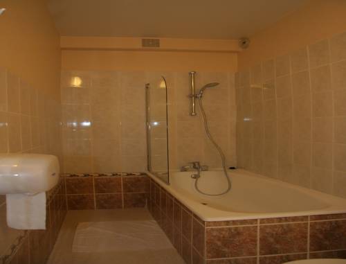 Imagen de la habitación del Hotel Logis La Sapini&egrave;re. Foto 6