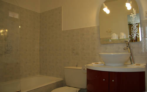 Imagen de la habitación del Hotel Logis La Sapini&egrave;re. Foto 9