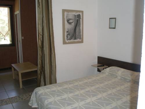 Imagen de la habitación del Hotel Logis - Le Clement V. Foto 2