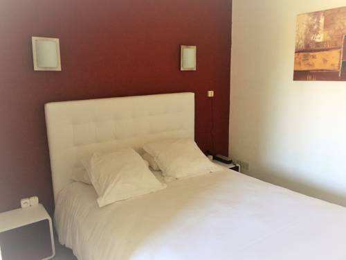 Imagen de la habitación del Hotel Logis - Le Clement V. Foto 9