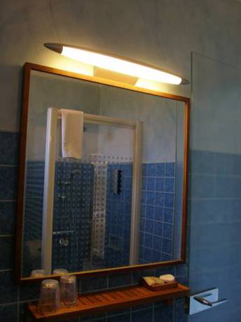 Imagen de la habitación del Hotel Logis - Le Clement V. Foto 15