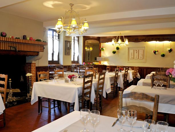 Imagen del bar/restaurante del Hotel Logis Le Commerce - Darracq. Foto 9