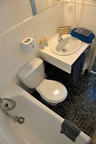 Imagen de la habitación del Hotel Logis Le Dahu. Foto 3