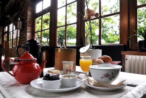 Imagen de la habitación del Hotel Logis Le Dahu. Foto 10