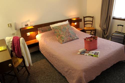 Imagen de la habitación del Hotel Logis Le Dahu. Foto 11