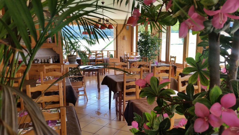 Imagen del bar/restaurante del Hotel Logis Le Gai Pinson. Foto 2