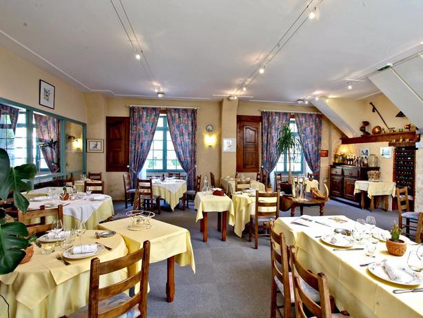 Imagen del bar/restaurante del Hotel Logis Le Lion D'or. Foto 11