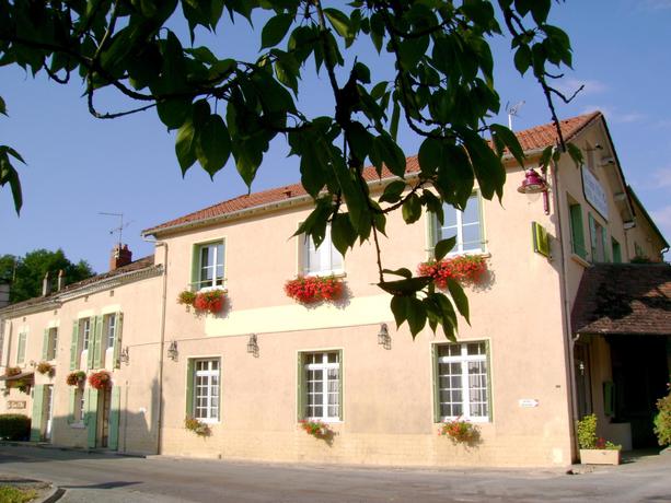 Imagen de los exteriores del Hotel Logis Le Lion D'or. Foto 14