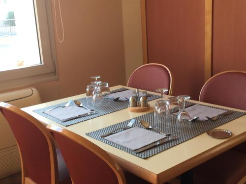 Imagen general del Hotel Logis Le Mas De Jossyl. Foto 4