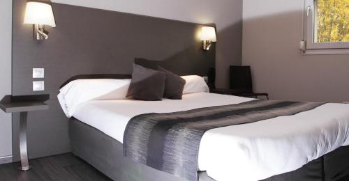 Imagen de la habitación del Hotel Logis Le Mas De Jossyl. Foto 6