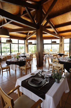 Imagen del bar/restaurante del Hotel Logis Le Mas de Mon P&egrave;re. Foto 6