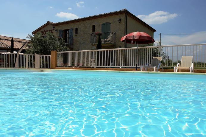 Imagen de la piscina del Hotel Logis Le Mas de Mon P&egrave;re. Foto 20