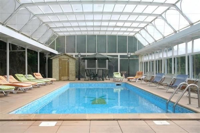 Imagen de la piscina del Hotel Logis Le Moulin Neuf. Foto 18