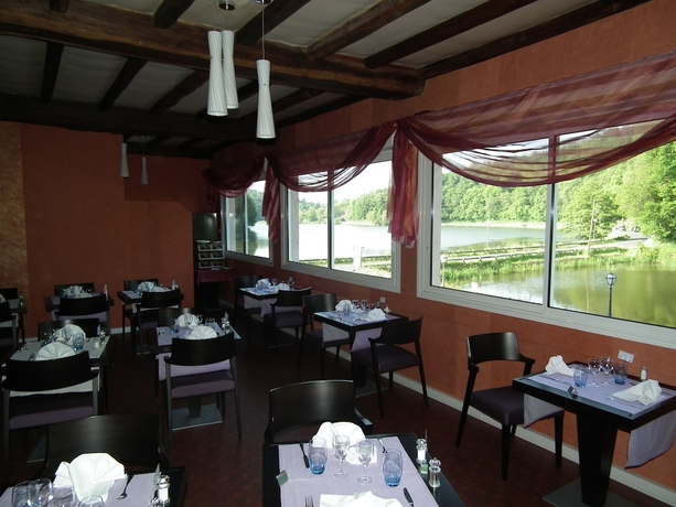 Imagen del bar/restaurante del Hotel Logis Le Moulin Neuf. Foto 2