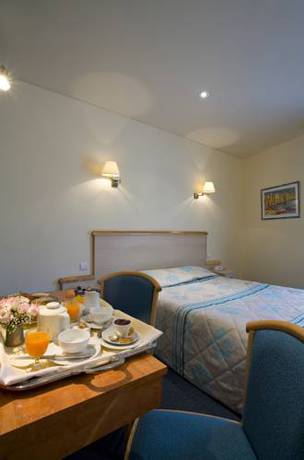 Imagen de la habitación del Hotel Logis Le Parc, MOULINS. Foto 4