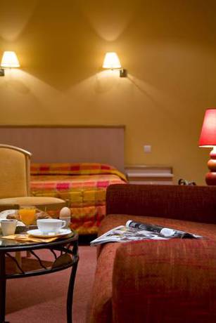 Imagen de la habitación del Hotel Logis Le Parc, MOULINS. Foto 6