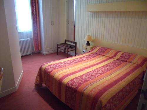 Imagen de la habitación del Hotel Logis Le Parc, MOULINS. Foto 13