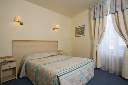 Imagen de la habitación del Hotel Logis Le Parc, MOULINS. Foto 14