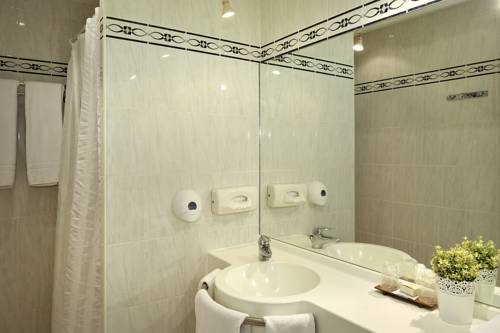 Imagen de la habitación del Hotel Logis Le Parc, SALBRIS. Foto 6