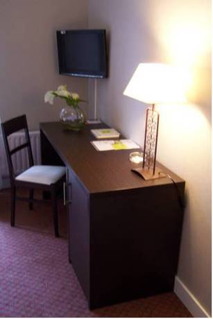 Imagen de la habitación del Hotel Logis Le Parc, SALBRIS. Foto 16
