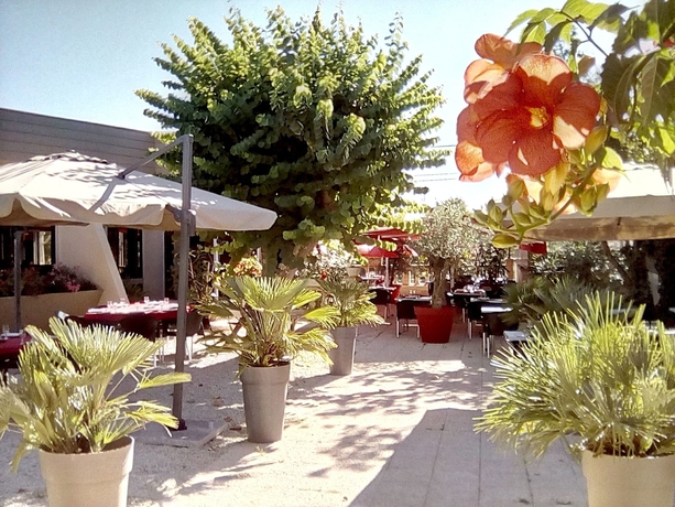 Imagen de los exteriores del Hotel Logis Le Pardaillan. Foto 12