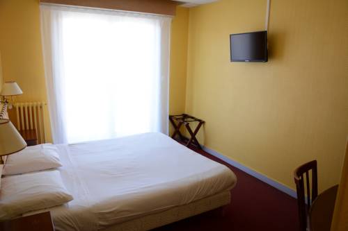 Imagen de la habitación del Hotel Logis Le Petit Trianon. Foto 5