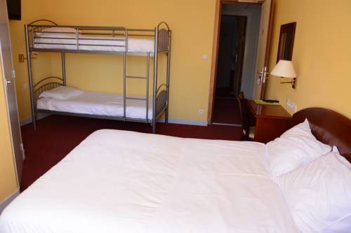 Imagen de la habitación del Hotel Logis Le Petit Trianon. Foto 13