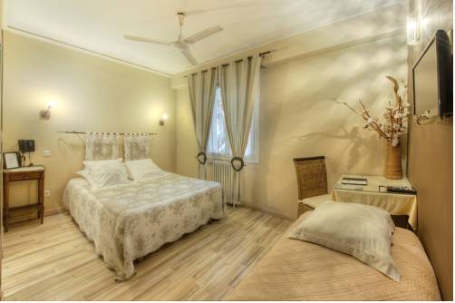 Imagen de la habitación del Hotel Logis Le Printemps. Foto 3