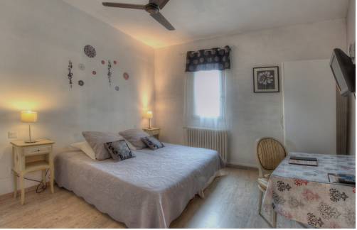 Imagen de la habitación del Hotel Logis Le Printemps. Foto 4