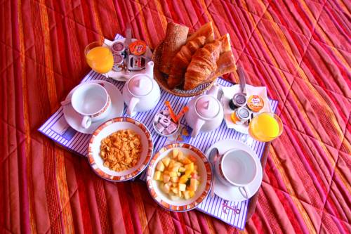 Imagen de la habitación del Hotel Logis Le Provencal. Foto 11