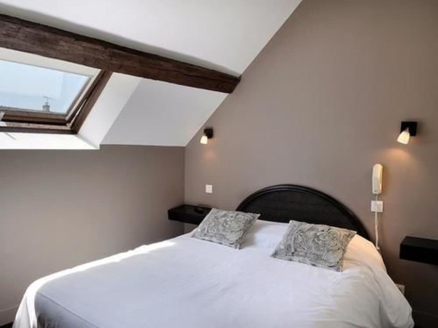 Imagen de la habitación del Hotel Logis Le Saint Florent. Foto 5