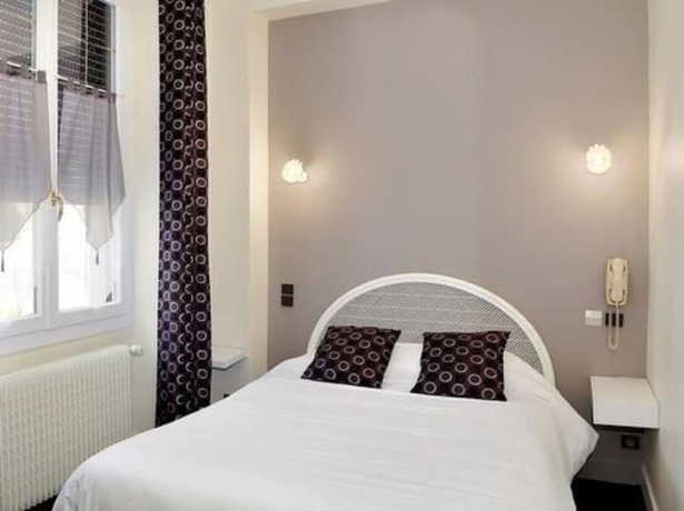 Imagen de la habitación del Hotel Logis Le Saint Florent. Foto 12