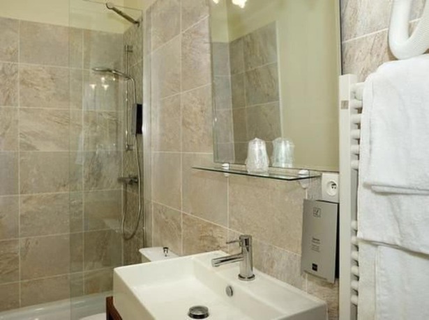 Imagen de la habitación del Hotel Logis Le Saint Florent. Foto 13