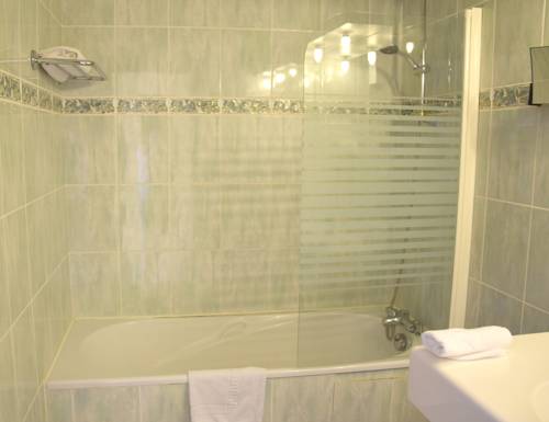 Imagen de la habitación del Hotel Logis Le Saint Nicolas. Foto 2